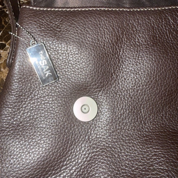 The Sak Dark Brown Leather Shoulder Bag - Picture 7 of 14